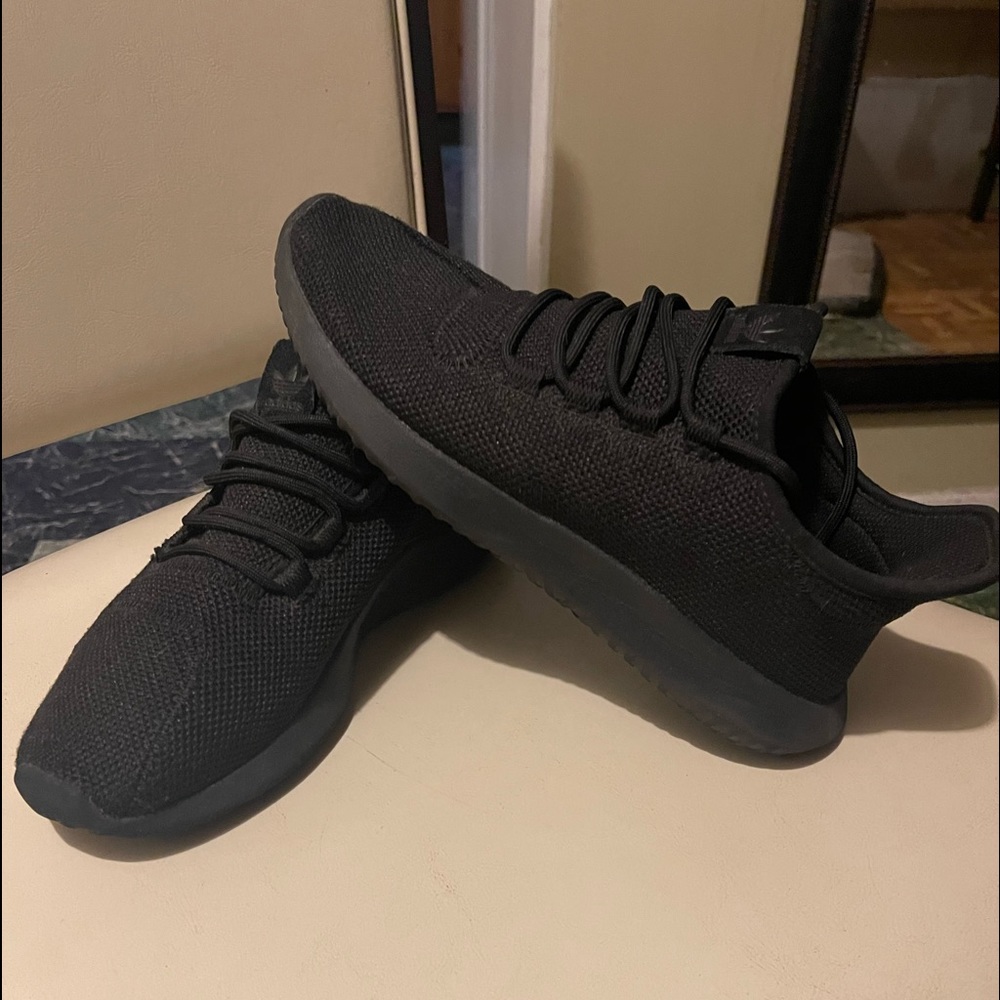 Mens size 7 Adidas used worn maybe 3 times!